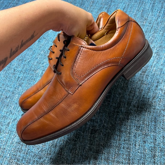 Florsheim Midtown Bike Toe Oxford Dress Shoes in Cognac Smooth Leather - Picture 4 of 9